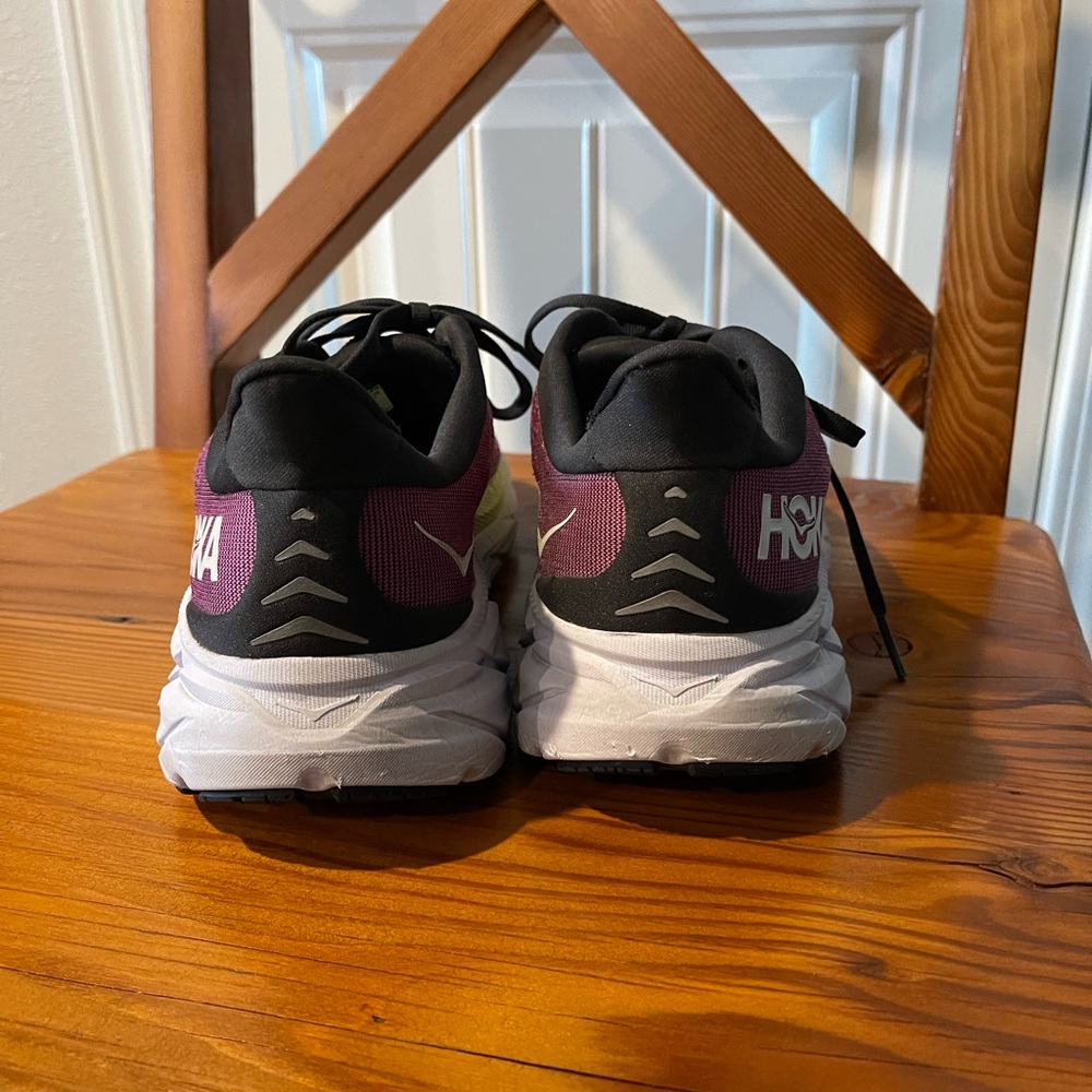 Womens HOKA Clifton 8